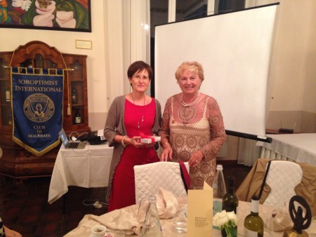 La presidente del Soroptimist Christine Berthold e la professoressa Rosita Gabbianelli