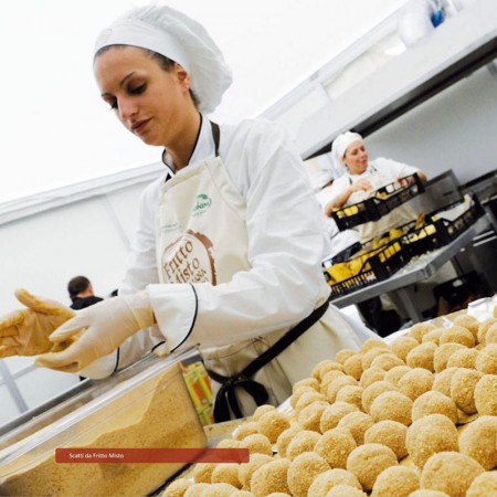 Un'immagine di Fritto Misto la kermesse marchigiana famosa in tutto il mondo