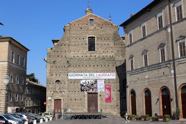 Piazza della Libertà pronta per la Giornata del Laureato