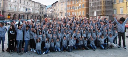 Il gruppo del Blu Galleri in piazza a San Severino
