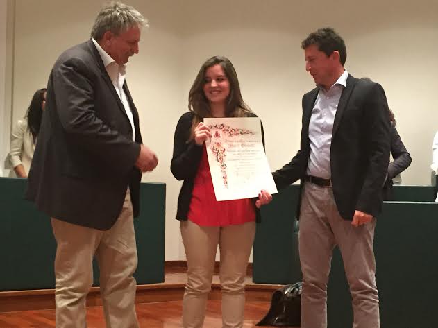 La consegna dell'onorificenza a Marta Gambetti da parte dei consiglieri Leonardo Lippi e Giorgio Giorgi
