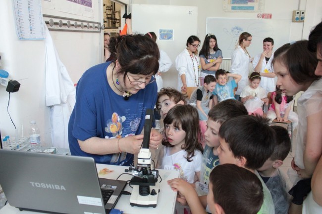 Laboratorio Chimica Itis Divini e bambini Luzi (7)
