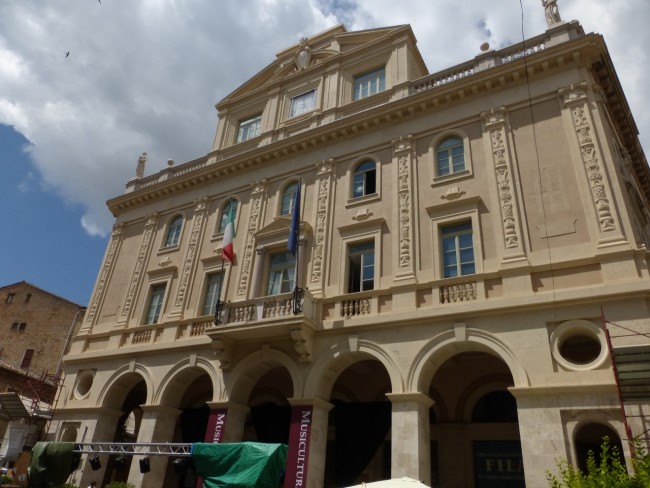 Palazzo degli studi con impalcatura (10)