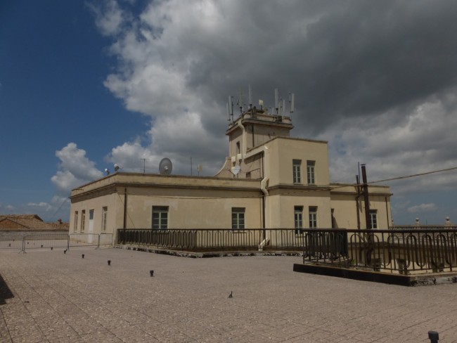 Palazzo degli studi con impalcatura (14)