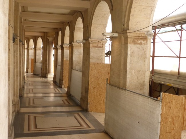 Palazzo degli studi con impalcatura (3)
