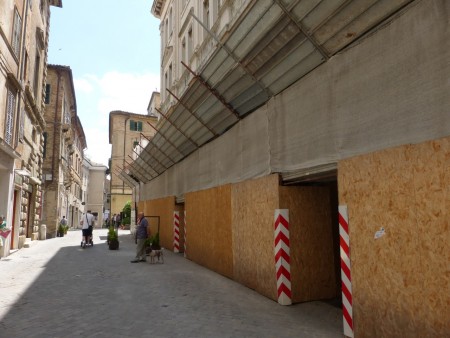 Palazzo degli studi con impalcatura (9)