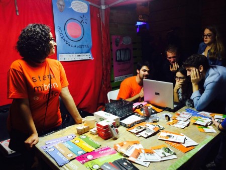 Spaziosaluteitinerante-standtsammibene
