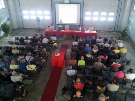 Un-centinaio-di-persone-ha-assistito-al-convegno.
