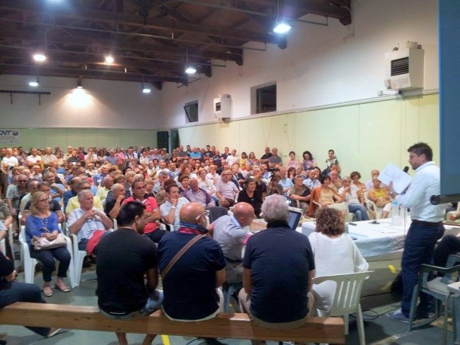 Un momento dell'incontro in palestra Diaz.