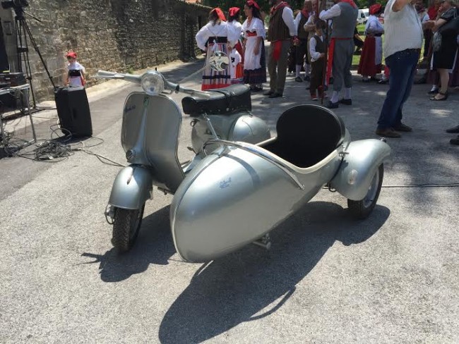 Una rarissima Vespa GS del 1960, ultimo modello della linea sidecar della Vespa