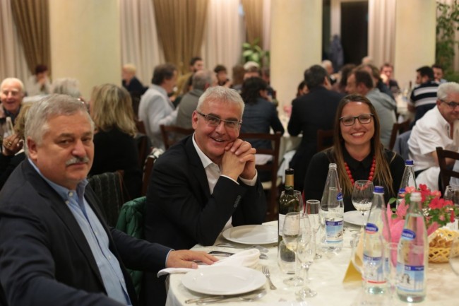 A tavola il sindaco Romano Carancini con Alferio Canesin e Marika Marcolini