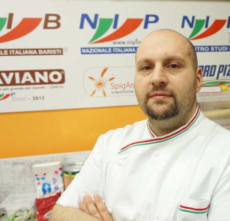 Il pizzaiolo sarnanese Simone Verolini