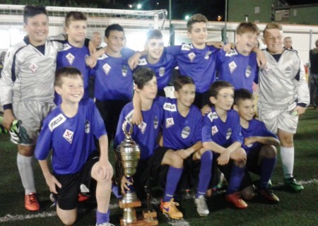 I ragazzi della Pgs Robur Macerata che hanno vinto il torneo "Giochiamo al calcio"