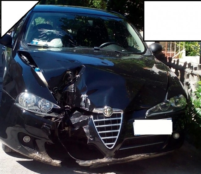L'Alfa 147 incidentata