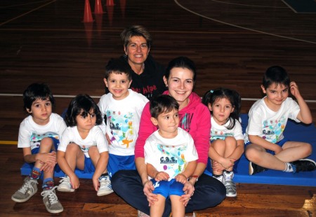Una foto di gruppo in occasione del saggio della polisportiva Serralta