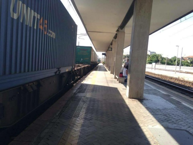 stazione civitanova suicidio