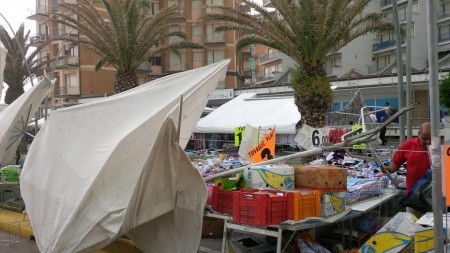 I danni della tromba d'aria alla Fiera del mare a Civitanova