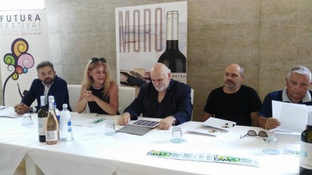 da sinistra Mosè Ambrosi della locanda Fontezoppa, Rosetta Martellini presidente TdC, il direttore artistico Gino Troli, Lucilio Santoni collaboratore del festival e Alfredo Di Lupidio direttore dei TdC