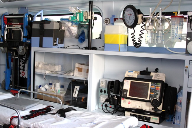 L'interno di una delle ambulanze