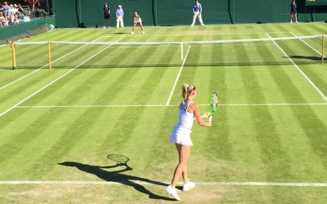 Camila Giorgi in azione a Wimbledon