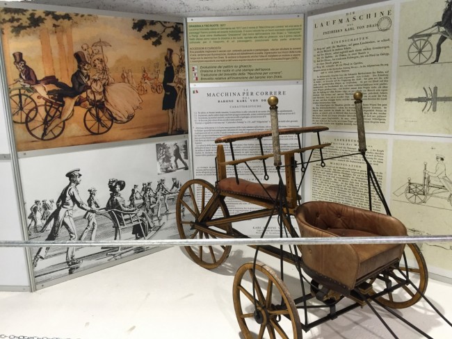 La Draisina, una sorta di antenato del sidecar risalente ai primi anni dell'Ottocento