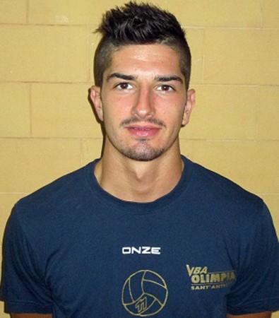 il palleggiatore Lorenzo Piazza con la maglia del Sant'Antioco