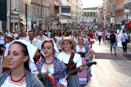 Corso Cavour durante la Notte dell'Opera di giovedì sera