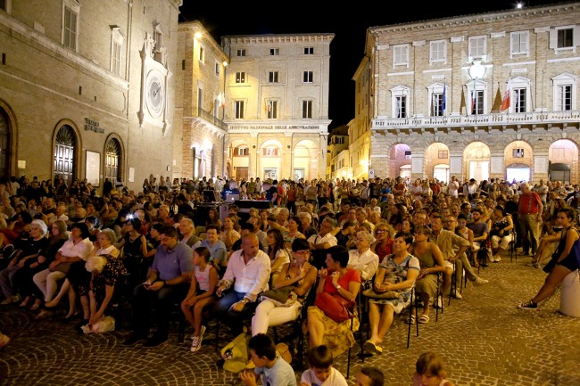 Pueri Cantores concerto piazza Macerata_Foto LB (10)