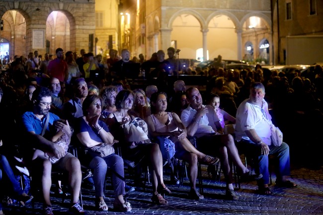 Pueri Cantores concerto piazza Macerata_Foto LB (6)