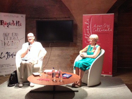 Cinzia Maroni, curatrice degli Aperitivi Culturali e il musicologo Alberto Batisti