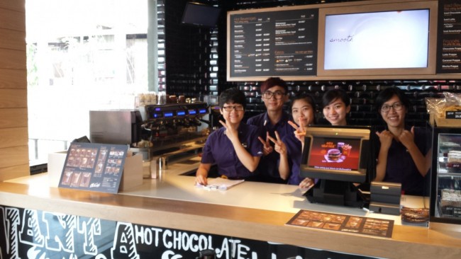 Un bar di Saigon con la macchina per caffè Nuova Simonelli