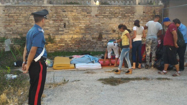blitz carabinieri rom area ceccotti (1)