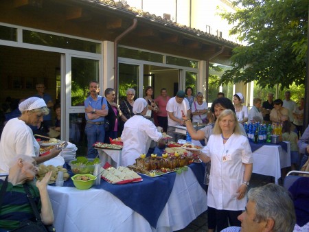 Un'immagine della festa della casa di riposo di Tolentino