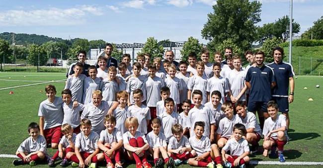 Foto di gruppo in occasione della visita di mister Fabrizio Castori al Tolentino Soccer Camp