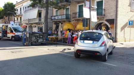 La Lancia Y dopo l'incidente in corso Matteotti (foto: Giorgio Borsini)