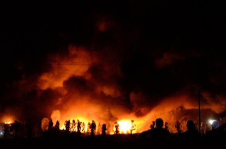 Incendio al Cosmari (Foto di Andrea Coletta)