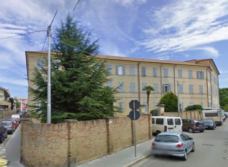 Una veduta esterna del polo scolastico Leonardo