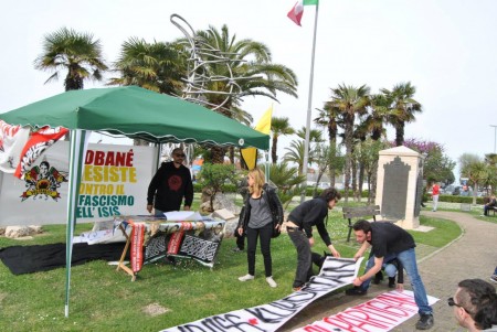 Una recente manifestazione dei Jolly Rogers a sostegno di Kobane
