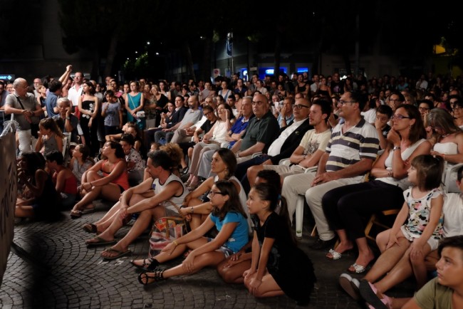 Bimbi in prima fila