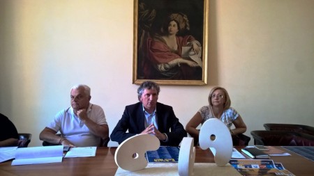 Il presidente della pro loco TCT Edoardo Mattioli, il sindaco Giuseppe Pezzanesi e l'assessore Orietta Leonori