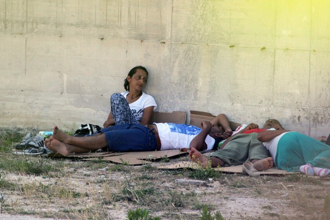 nomadi area ceccotti dietro stazione civitanova_Foto LB (2)