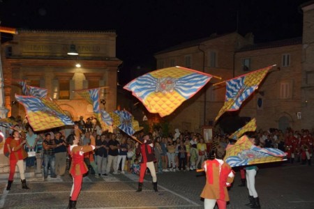 sbandieratori a mogliano festa settecentesca