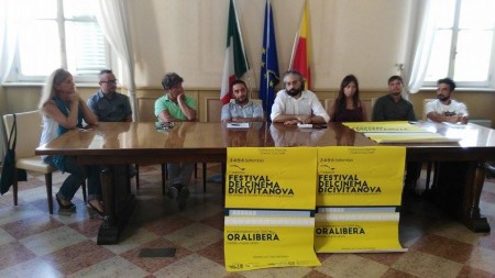 Da sinistra Rosetta Martellini, Flavio Rogani, Michele Fofi, Peppe Barbera e i ragazzi del collettivo Gam