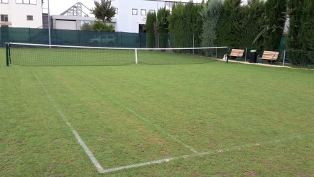 Campo tennis in erba a Pollenza (3)
