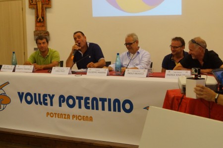 Dirigenza - da sin il tecnico Gianluca Graziosi, il dg Carlo Muzi, il presidente Giuseppe Massera, il ds Paolo Salvucci e l'ex presidente Andrea Rinaldelli