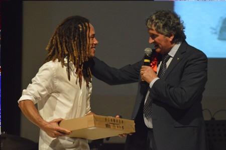 Elvis Corrales Rodriguez e il sindaco di Tolentino Giuseppe Pezzanesi