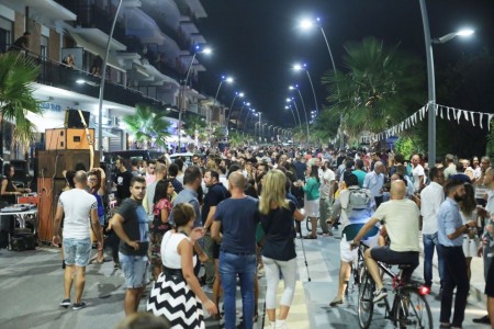 Pienone sul lungomare nord durante la notte tra il 14 e il 15 agosto