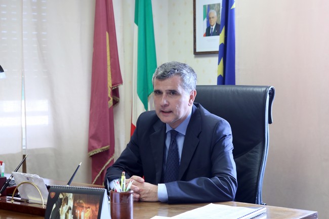 Il nuovo questore Giancarlo Pallini nel suo ufficio a Macerata