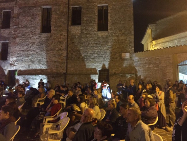 Il pubblico del Piazzale Risorgimento di Cingoli