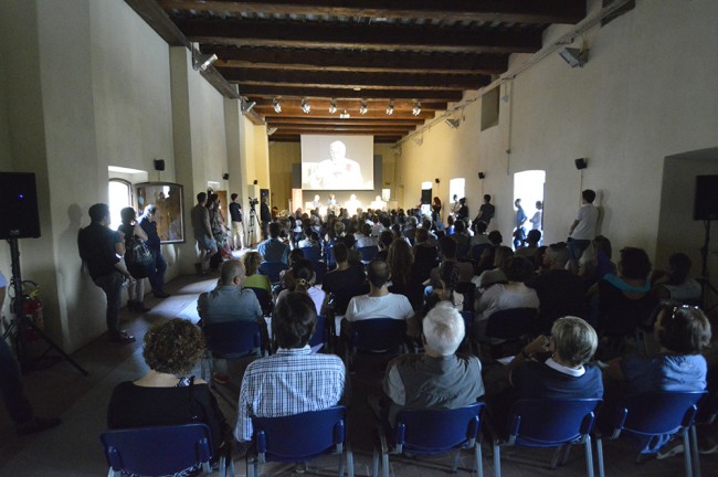 Il pubblico della lectio pop dedicata alla Filosofia della polaroid